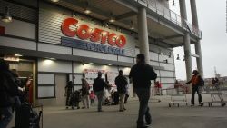 CNNE 912165 - peta- costco ceso compras a empresa por maltrato a monos