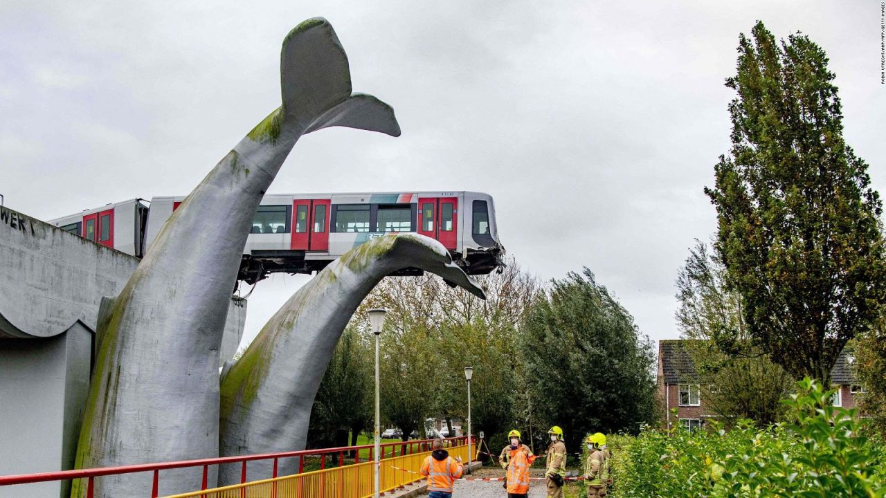 CNNE 912204 - escultura gigante frena tren que hubiese caido