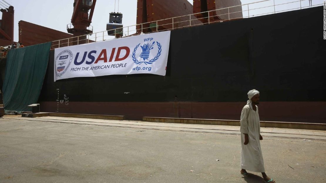 Entrega de 47.500 toneladas métricas de sorgo de la USAID en Port Sudan el 26 de mayo de 2015.