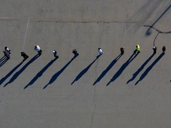 La gente hace fila para votar en Franklin, Wisconsin, el 3 de noviembre.