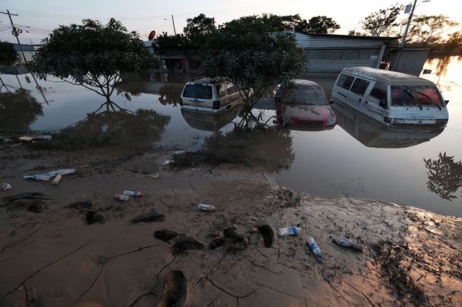 El aeropuerto Ramón Villeda Morales quedó inundado tras el paso de la tormenta tropical Eta el 8 de noviembre de 2020 en San Pedro Sula, Honduras.