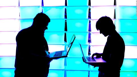 CNNE 915105 - consejo para evitar un robo de identidad en la web