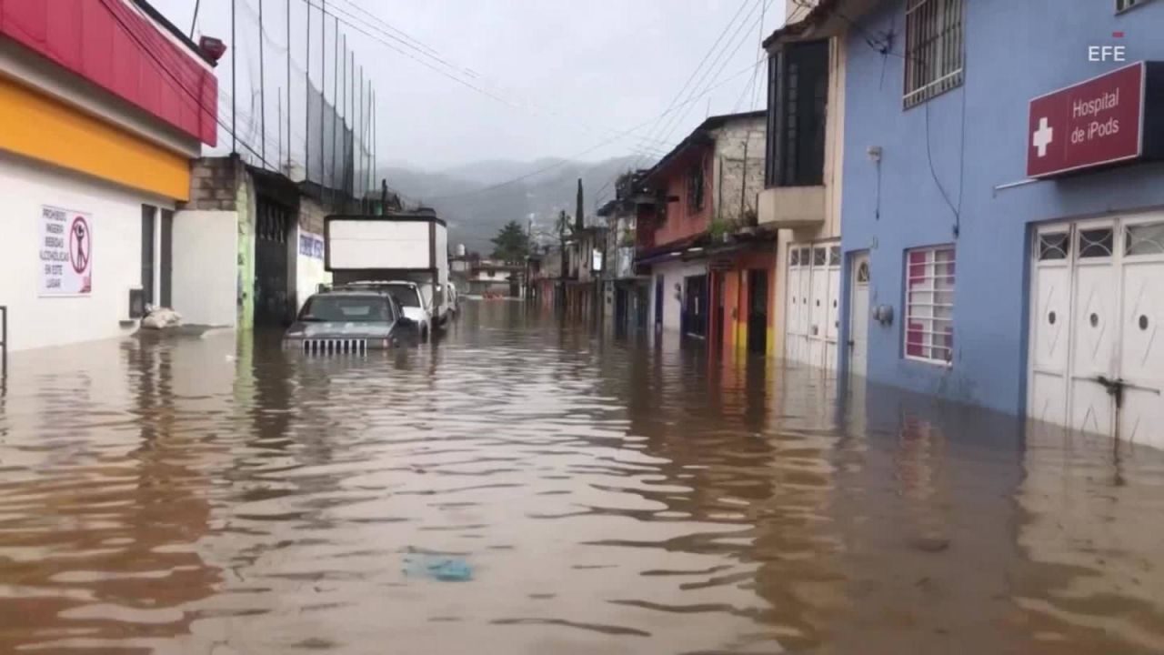 CNNE 915264 - grandes inundaciones dejan miles de evacuados en mexico