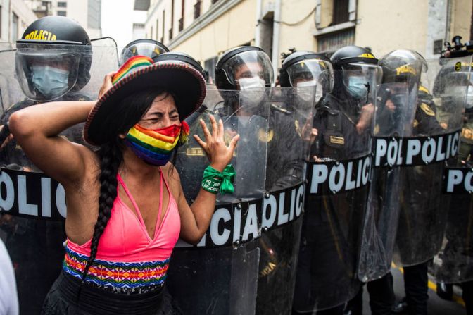 En los exteriores del Congreso, este martes, también se han realizado manifestaciones en rechazo al proceso.