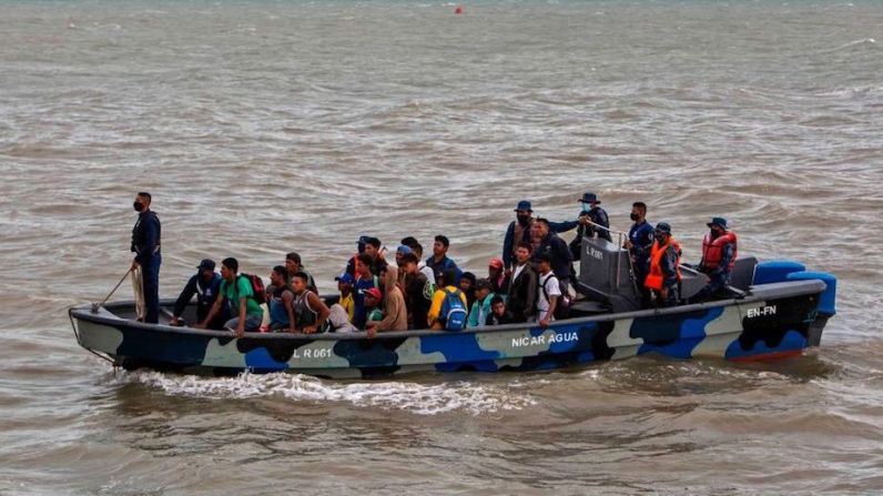 Iota, que se formó el viernes en el mar, estaba a 310 kilómetros al este de Cabo Gracias a Dios en la frontera entre Nicaragua y Honduras con vientos máximos sostenidos de 225 km/h a la 1:40 a.m. (hora de Miami) del lunes, dijo el Centro Nacional de Huracanes de EE.UU.