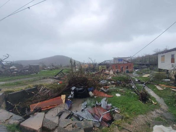 Su furia destruyó entre el 98% y 99% de la infraestructura de Providencia, según el presidente de Colombia, Iván Duque.