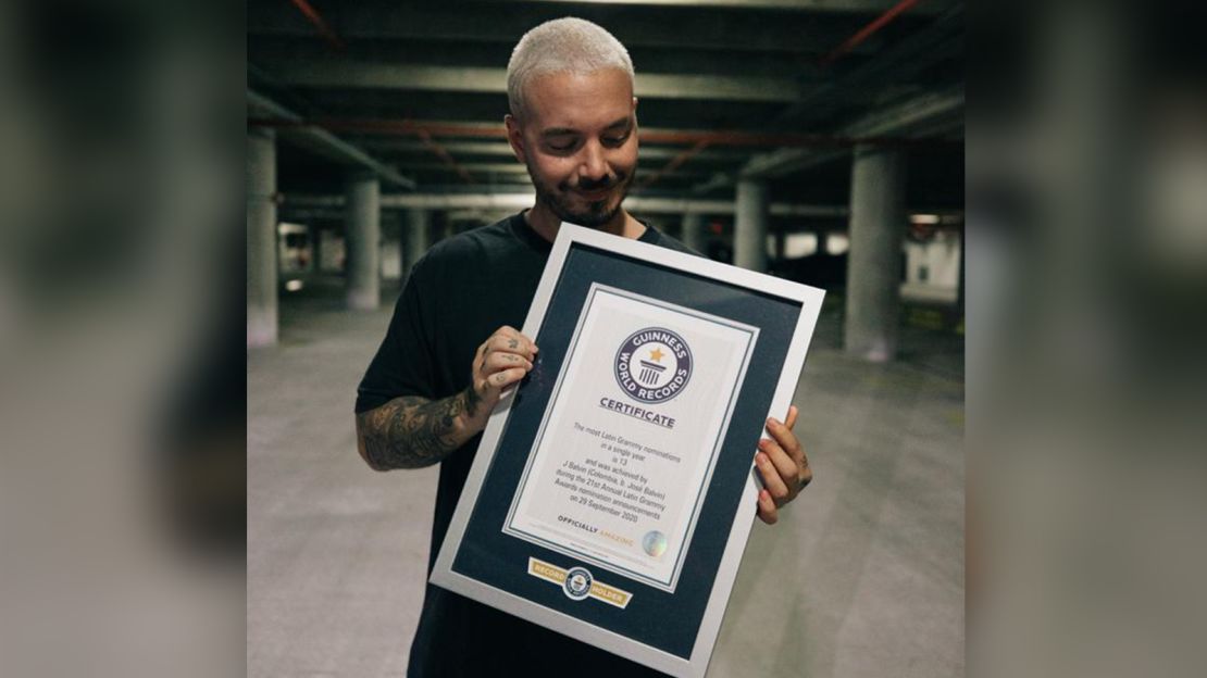 J Balvin recibe su récord Guinness el cuál lo certifica como el artista más nominado a los Latin Grammy en un año.