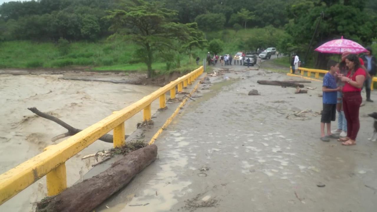 CNNE 919550 - honduras en alerta roja, hay mas de 73-000 damnificados