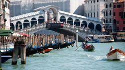 CNNE 920011 - venecia impondra tarifas a turistas