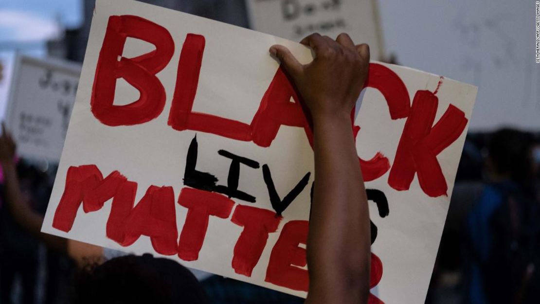 Manifestantes de Black Lives Matter en Detroit, Michigan.