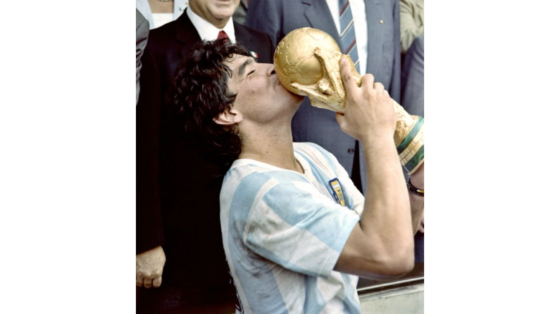 En 1986 llegó a la cúspide de su carrera con el Mundial México 1986. Con 26 años, el joven y talentoso zurdo llevó a Argentina a la segunda Copa del Mundo de su historia.