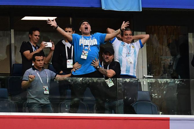 Maradona celebra en un partido de Argentina en el Mundial de Rusia 2018.