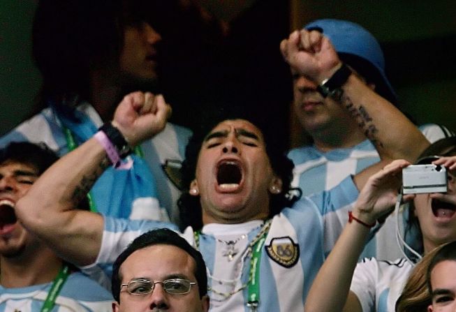 Maradona apoya a Argentina en el Mundial de 2006 en Alemania.