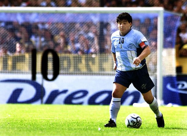 Maradona en su despedida oficial el 10 de noviembre de 2001 en La Bombonera.