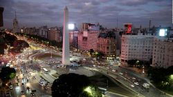 CNNE 921602 - argentinos convocan homenaje a maradona en el obelisco