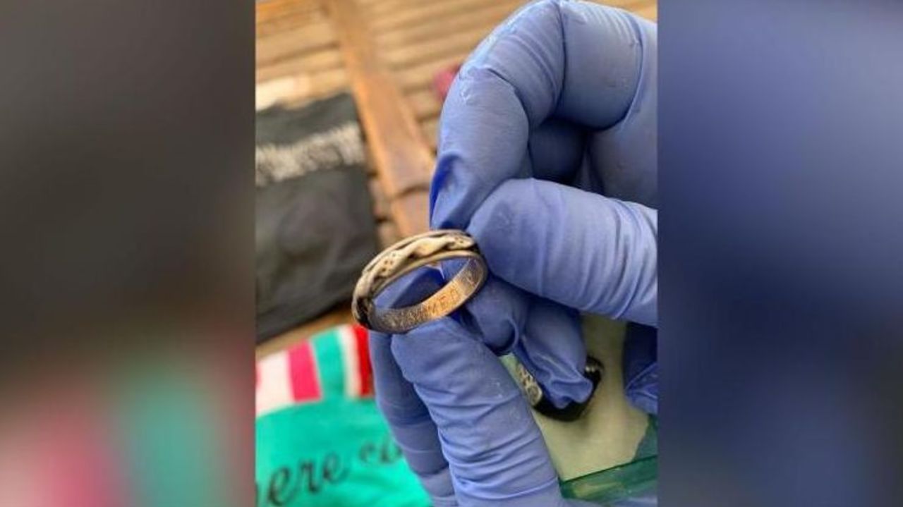 CNNE 921668 - encuentran anillos de boda perdidos en naufragio