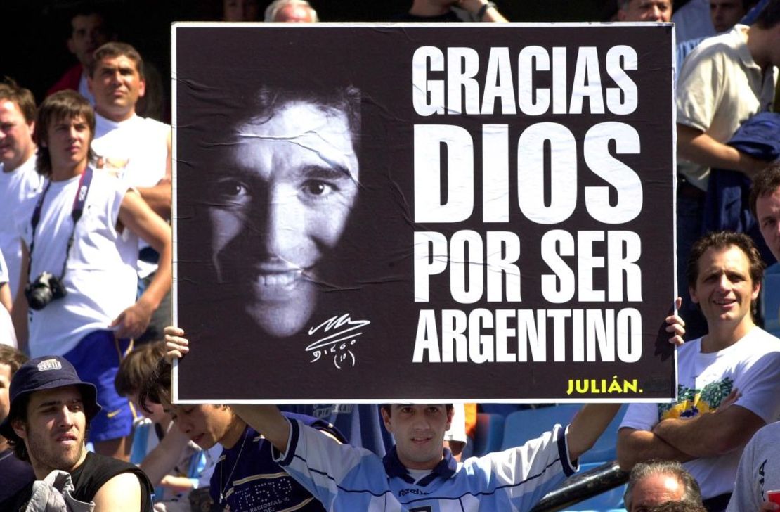 Un hincha de Argentina en la despedida de Maradona en noviembre de 2001 en La Bombonera