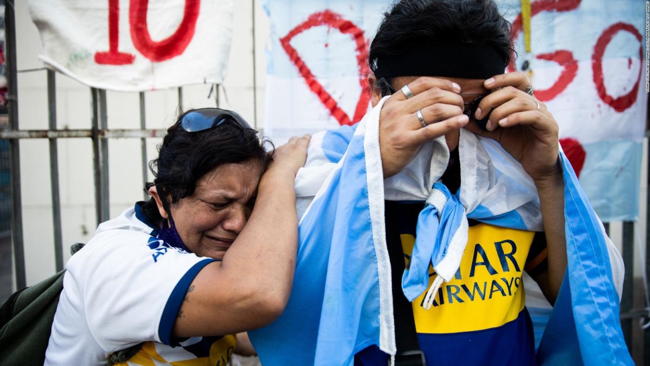 CNNE 922209 - argentina llora y da un ultimo adios a maradona