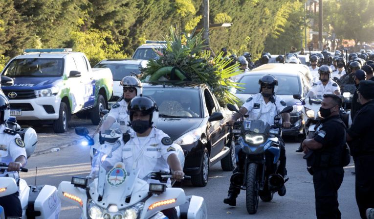 El cortejo fúnebre en camino al cementerio Jardín de Paz Bella Vista.