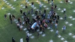 Vista aérea del entierro de Maradona en el cementerio Jardín de Paz Bella Vista