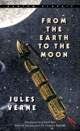 El pionero escritor francés de ciencia ficción Jules Verne es a menudo apodado el "Padre de la ciencia ficción", junto con su contemporáneo inglés HG Wells. Publicado en 1865, "De la Tierra a la Luna" cuenta la historia de tres hombres que construyen un proyectil para alcanzar la Luna, 104 años antes de que sucediera en la vida real. Bantam Classics