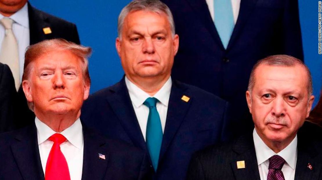 El presidente de Estados Unidos, Donald Trump, de izquierda a derecha, con el primer ministro húngaro, Viktor Orbán, y el presidente turco, Recep Tayyip Erdogan, en la cumbre de la OTAN en Londres el 4 de diciembre de 2019.