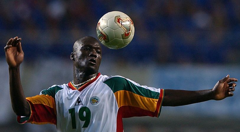 La exestrella de la Copa del Mundo con Senegal, Papa Bouba Diop, falleció a la edad de 42 años, se reportó el domingo 29 de noviembre.