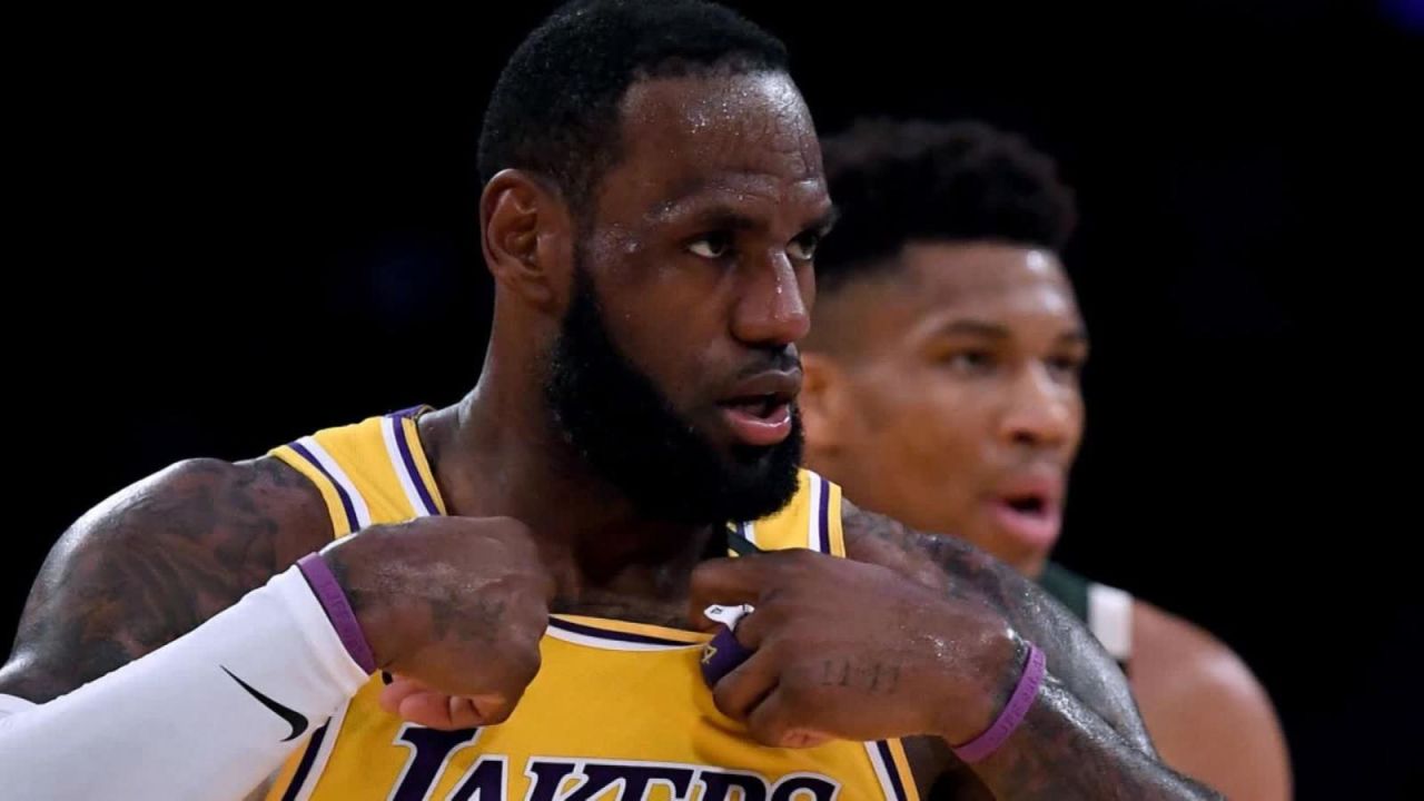 CNNE 924410 - lebron james acuerda renovar con los lakers