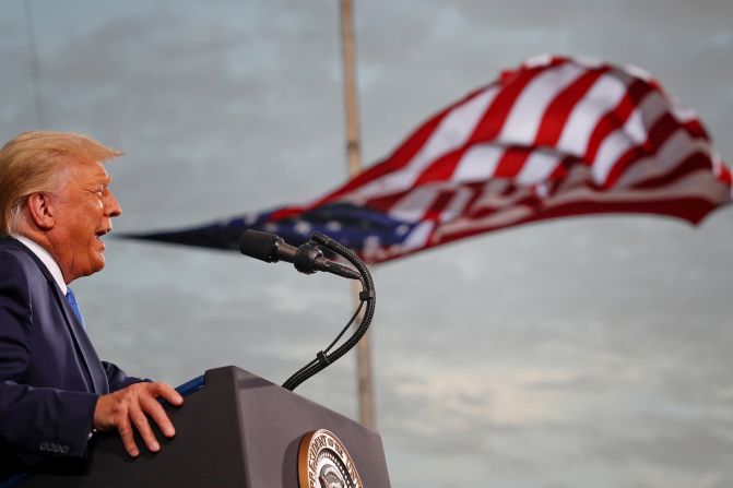 24 de septiembre: El presidente de Estados Unidos, Donald Trump, habla en un mitin de campaña en Jacksonville, Florida. Tom Brenner / Reuters