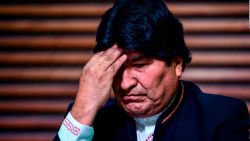 CNNE 929410 - evo morales se va abucheado de un acto del mas