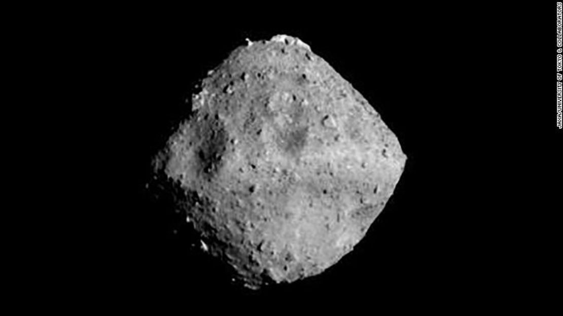 Hayabusa2 visitó el asteroide Ryugu para recolectar múltiples muestras.