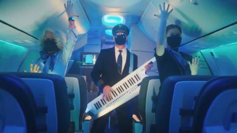 Mira el divertido baile con el que alaska airlines explica sus medidas para el covid-19 | cnn