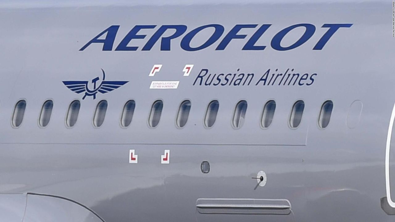 Aviones civiles Airbus A320 de Aeroflot Russian Airlines en el aeropuerto internacional de Moscú-Sheremetyevo, Rusia, el 16 de septiembre de 2021.