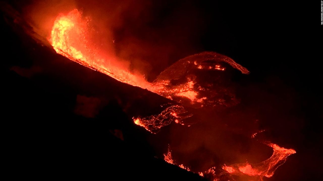 CNNE 931425 - el volcan kilauea de hawai, en erupcion