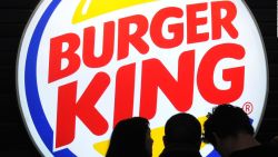 CNNE 931919 - burger king regalara dinero a clientes selectos