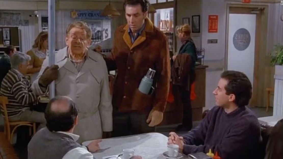 El público se enteró por primera vez de Festivus en un episodio de "Seinfeld" que se transmitió el 18 de diciembre de 1997. En esta foto se puede ver, de izquierda a derecha, a Jerry Stiller, Michael Richards y Jerry Seinfeld.