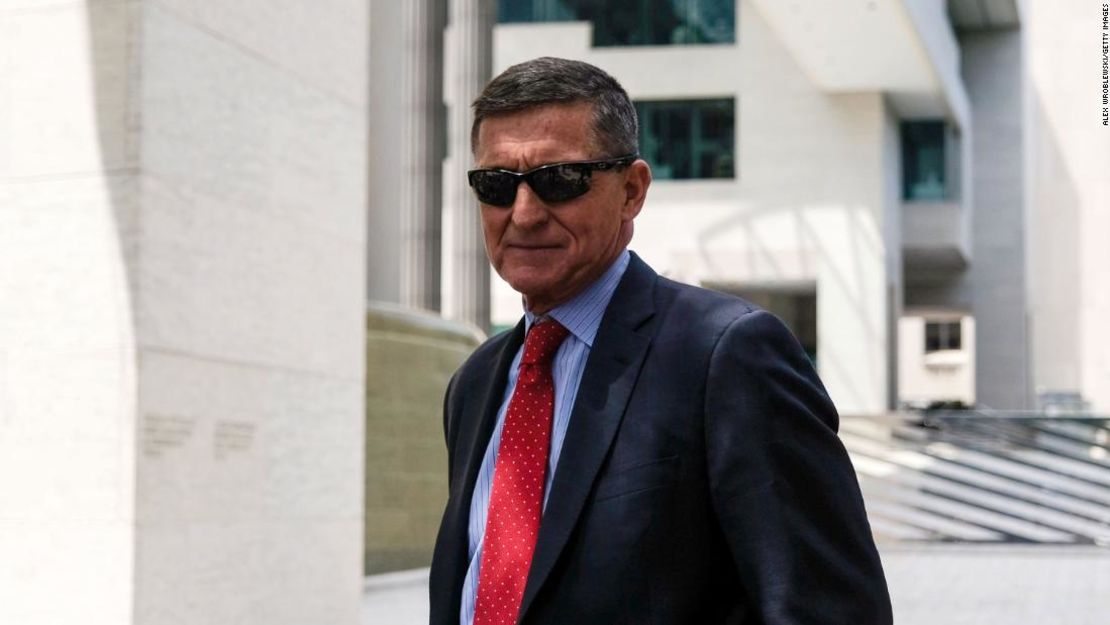 Michael Flynn deja el juzgado estadounidense E. Barrett Prettyman en junio de 2019, en Washington DC.