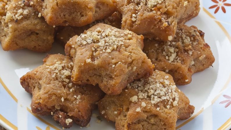 Grecia — Las galletas de miel a menudo forman parte de las celebraciones navideñas tradicionales griegas.