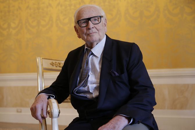 El diseñador Pierre Cardin murió en diciembre a los 98 años.