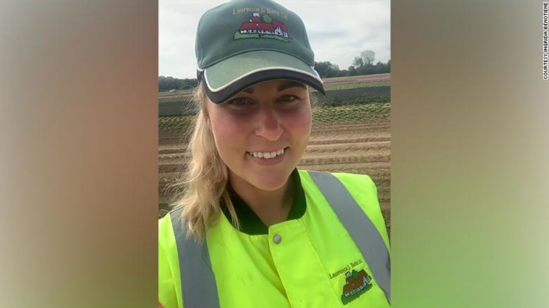 Ingrida Bernotiene trabaja en una granja de ensaladas en Kent, en el sur de Inglaterra.