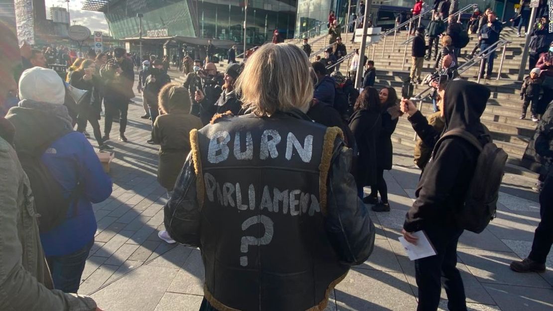 Los manifestantes se reúnen en una protestas de StandUpX en Stratford