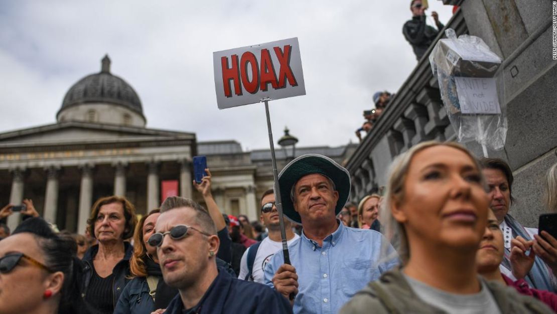 Los manifestantes contra el confinamiento y los teóricos de la conspiración participan en la protesta Unite for Freedom, que fue coorganizada por Save Our Rights UK, en Trafalgar Square en agosto.