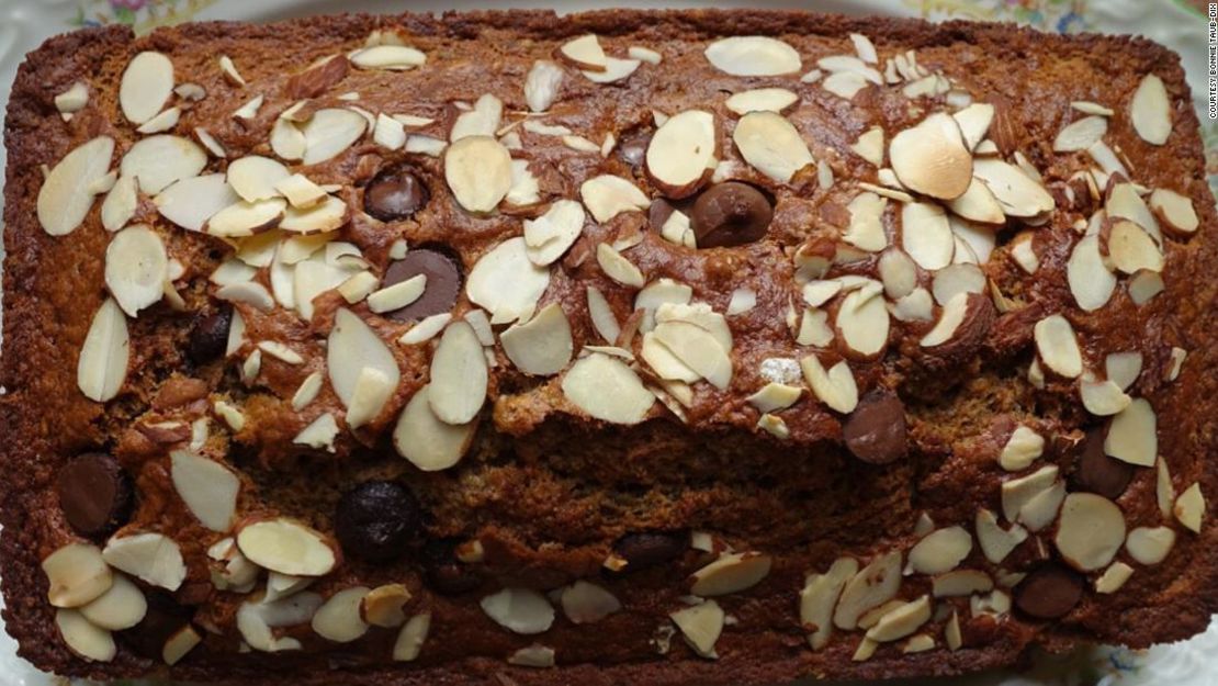 El pan de calabaza de Taub-Dix con chispas de chocolate amargo y almendras requiere calabaza enlatada.