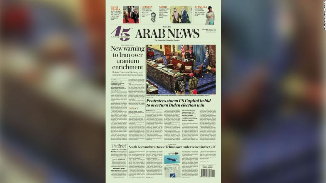 Arab News, Arabia Saudita — "Manifestantes asaltan el Capitolio de EE.UU. en intento de anular la victoria electoral de Biden".