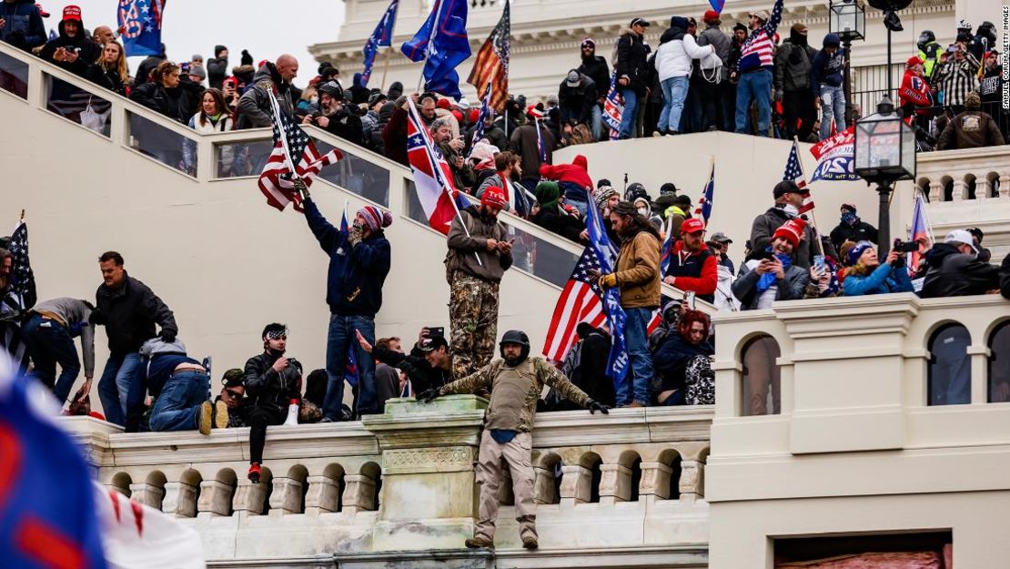 Los simpatizantes de Trump asaltan el Capitolio de Estados Unidos luego de un mitin con el presidente Donald Trump el 6 de enero.