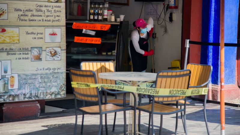 Así se expresan los trabajadores de restaurantes tras la suspensión de estos servicios en la ciudad de méxico | cnn