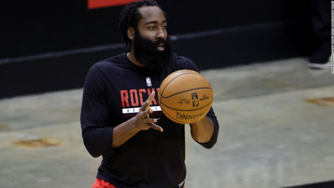 Harden calienta antes de enfrentarse a los LA Lakers en el Toyota Center.