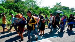 CNNE 939288 - migrantes varados en mexico, dispuestos a llegar a ee-uu-