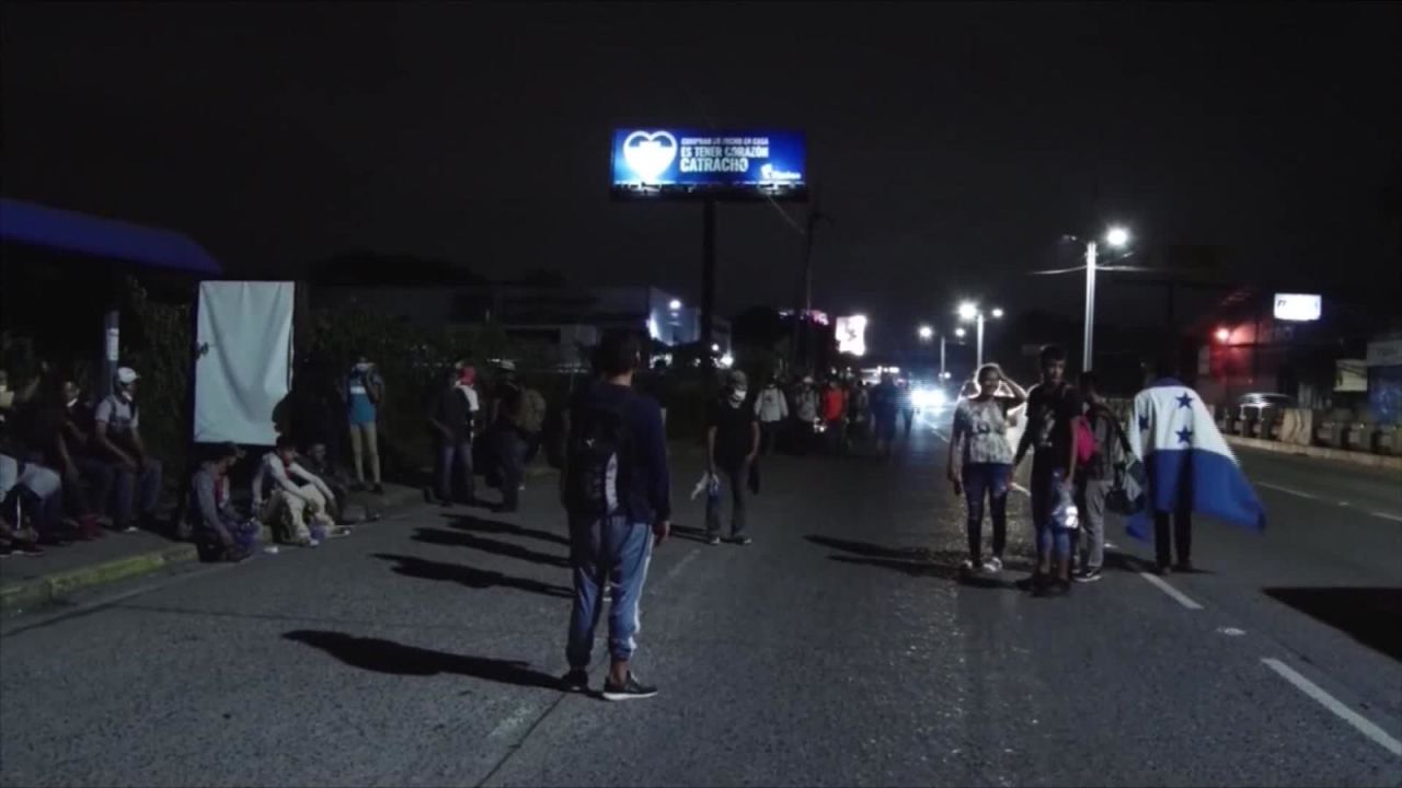 CNNE 940019 - migrantes hondurenos rumbo a ee-uu- "no tenemos nada"