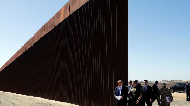 27 de agosto de 2017: "México pagará por el muro". El muro fronterizo con México fue uno de los principales temas de la presidencia de Trump. Pero, a punto de terminar su mandato, son los contribuyentes de EE.UU. los que siguen pagando por la construcción del muro.